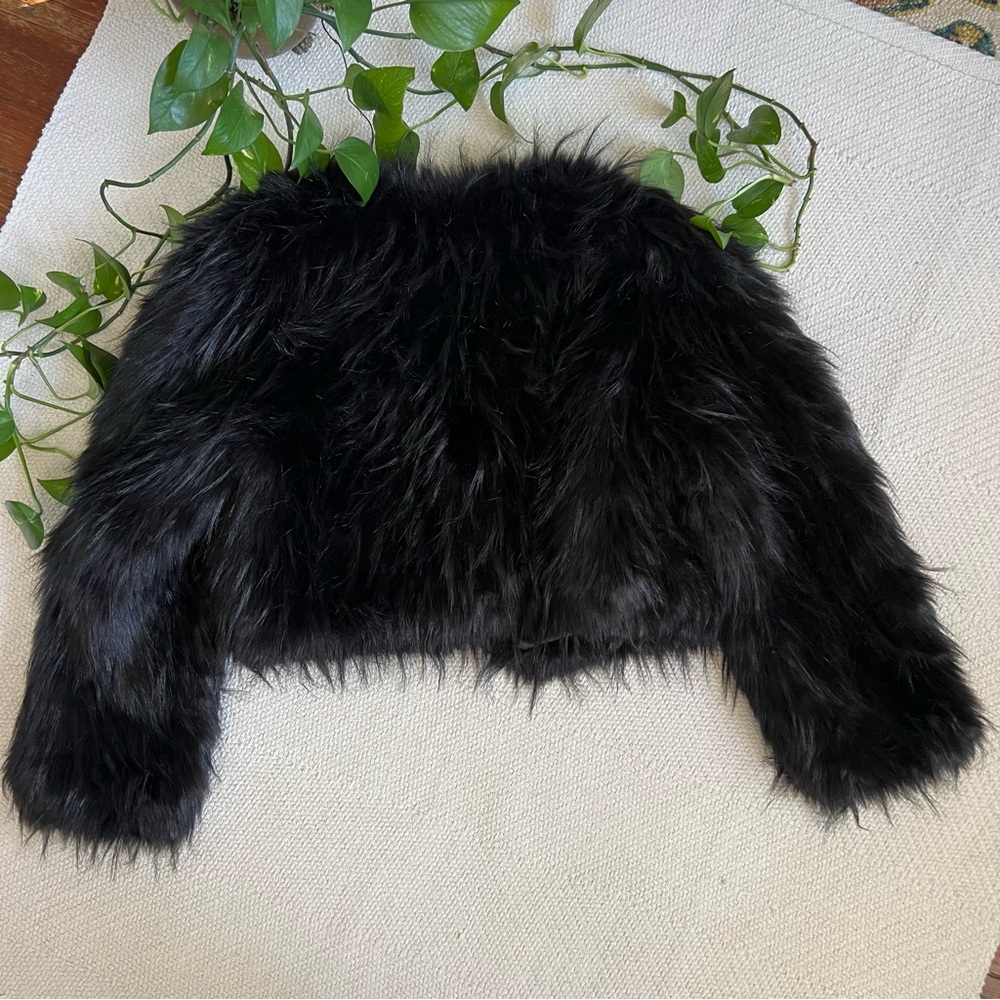 DISTURBIA Marla Black Faux Fur Cropped Jacket Large - Picture 7 of 7